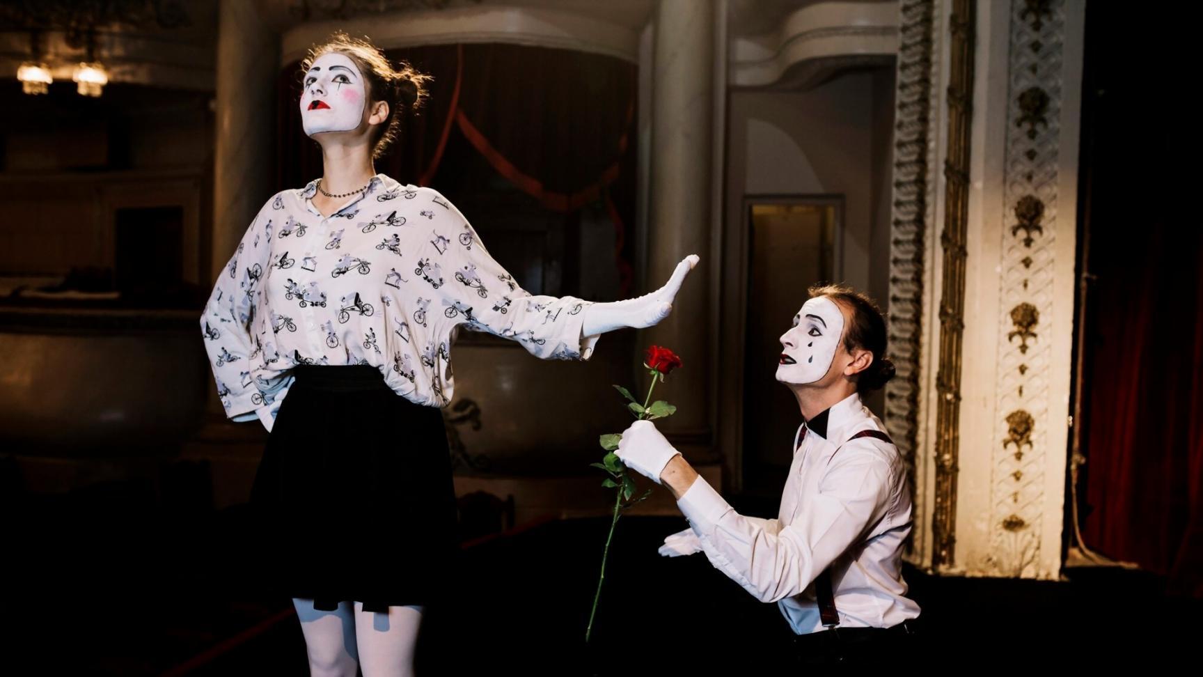 Викладач надає персональний зворотний зв'язок учаснику під час онлайн-заняття