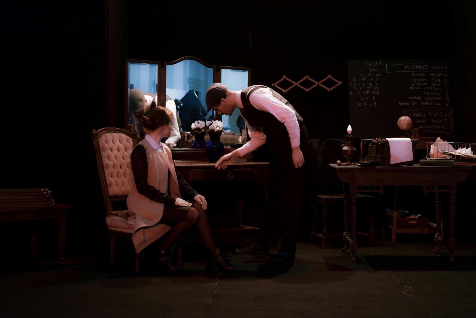 Студенти під час репетиції на сцені